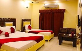 Hotel Day In Lahore